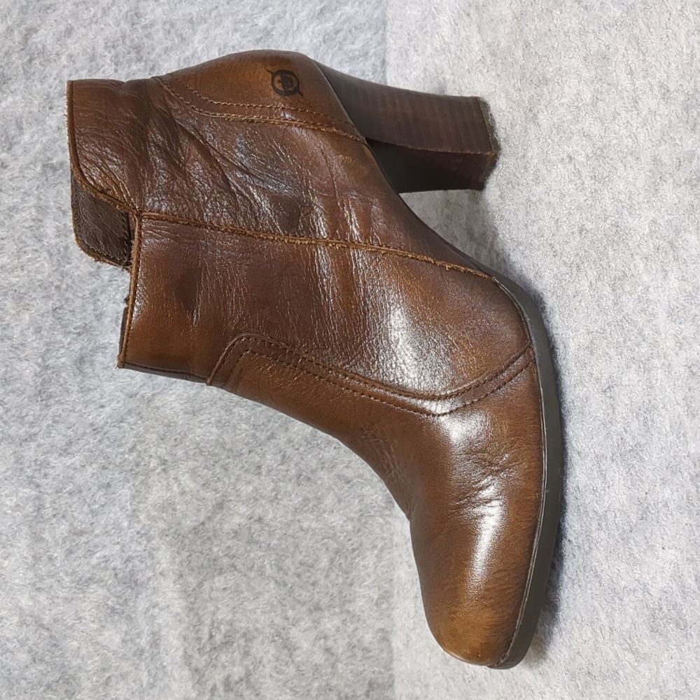 Born Claire Brown Leather Side Zip Block Heels Ankle Booties Size 9